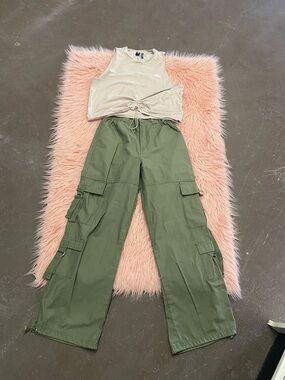 Utility Wide-Leg Cargo Pants in Olive Green